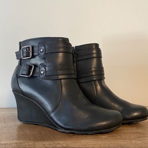 NWOT Black Kenneth Cole Reaction Wedge Boot Sz 8